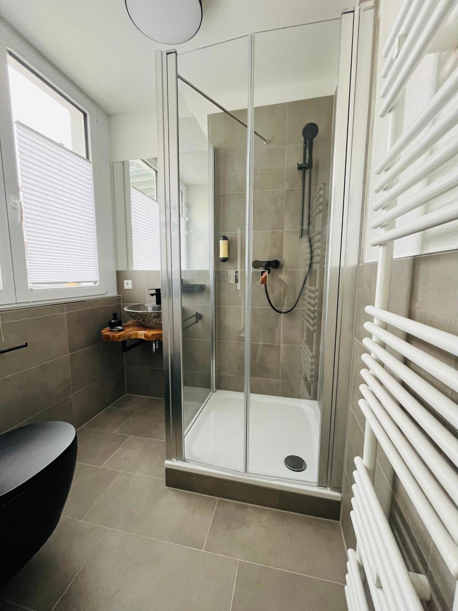 Black Forest City Apartment Mit Kostenlosem Parkplatz Friburgo in Brisgovia Esterno foto