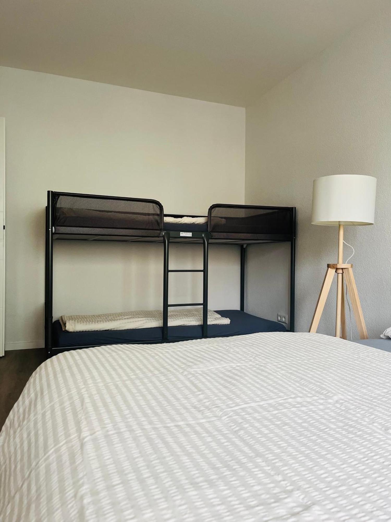 Black Forest City Apartment Mit Kostenlosem Parkplatz Friburgo in Brisgovia Esterno foto